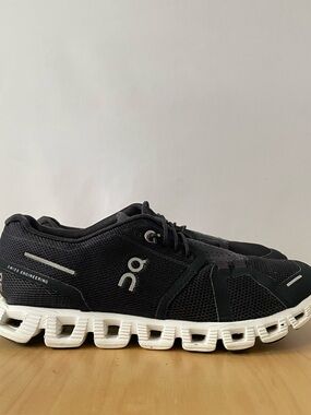 On Cloud Women’s Running Sneakers | US 6